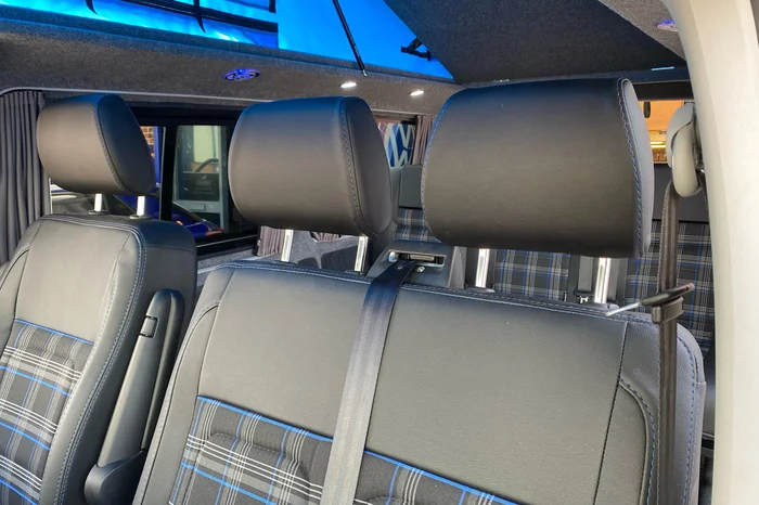 Seat headrests